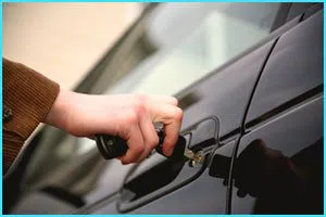 Newark Elite Locksmith Newark, NJ 973-512-5418 - car-door-unlocking